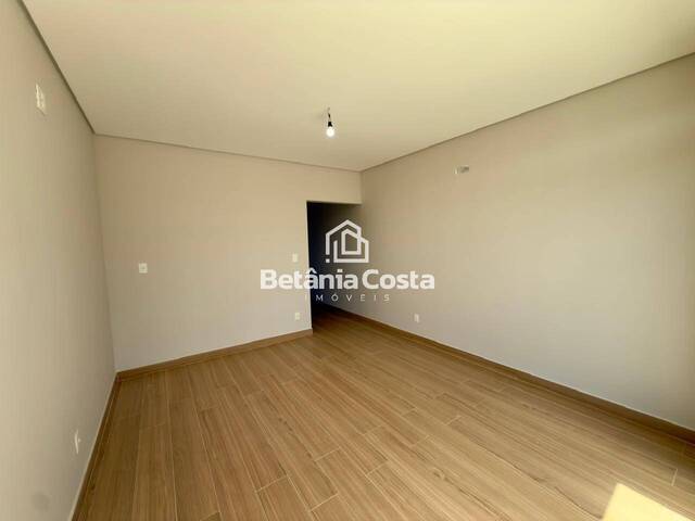 #56 - Casa para Venda em Contagem - MG - 2